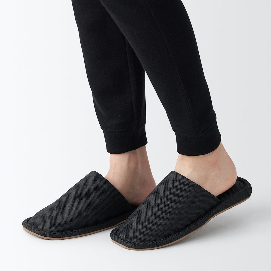 Slippers with no Left and Right