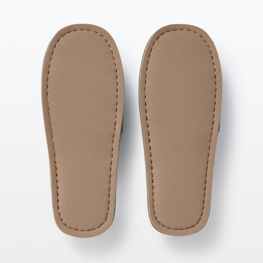 Slippers with no Left and Right